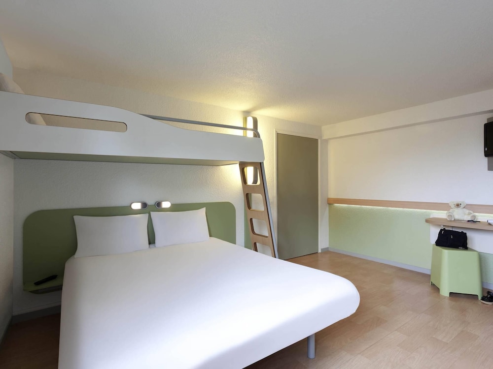 Habitación Familiar del hotel Ibis Budget Tarbes. Foto 1
