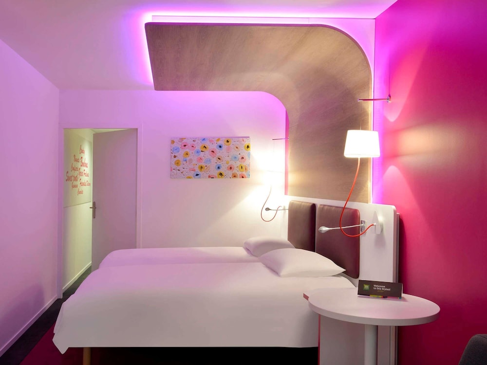 Habitación Estándar con 1 cama doble del hotel Ibis Styles Montelimar Centre. Foto 3
