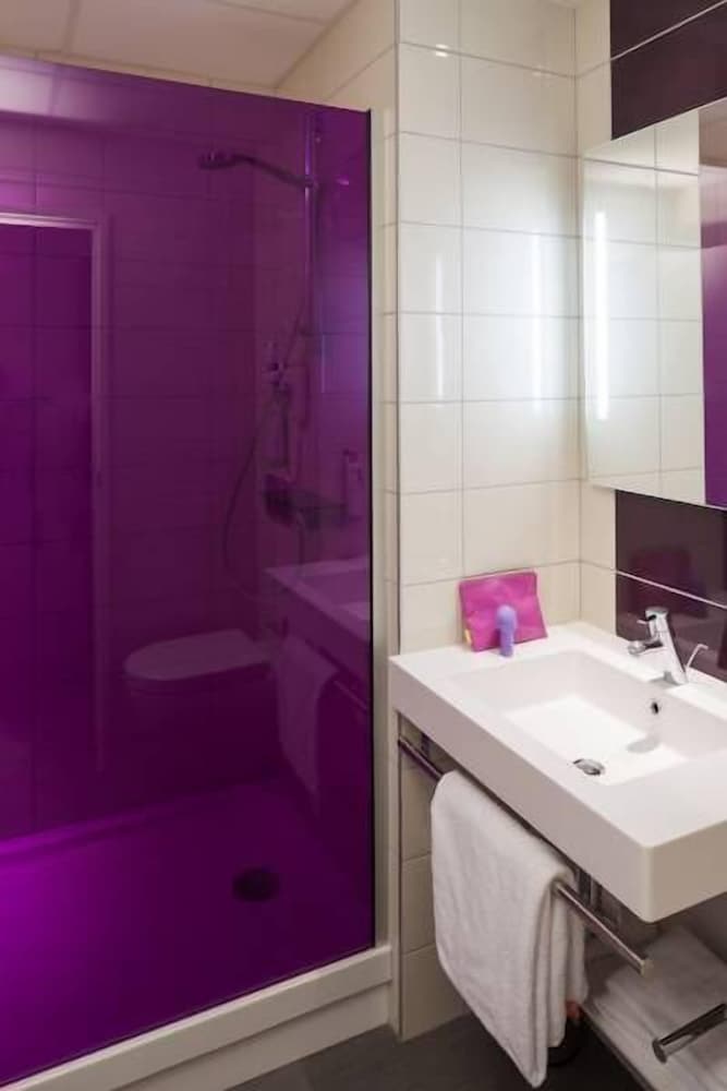 Habitación Estándar con 1 cama doble del hotel Ibis Styles Montelimar Centre. Foto 6