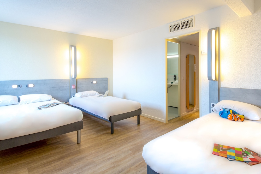 Habitación Familiar del hotel Ibis Budget Fréjus Saint-raphaël Centre Et Plage. Foto 1