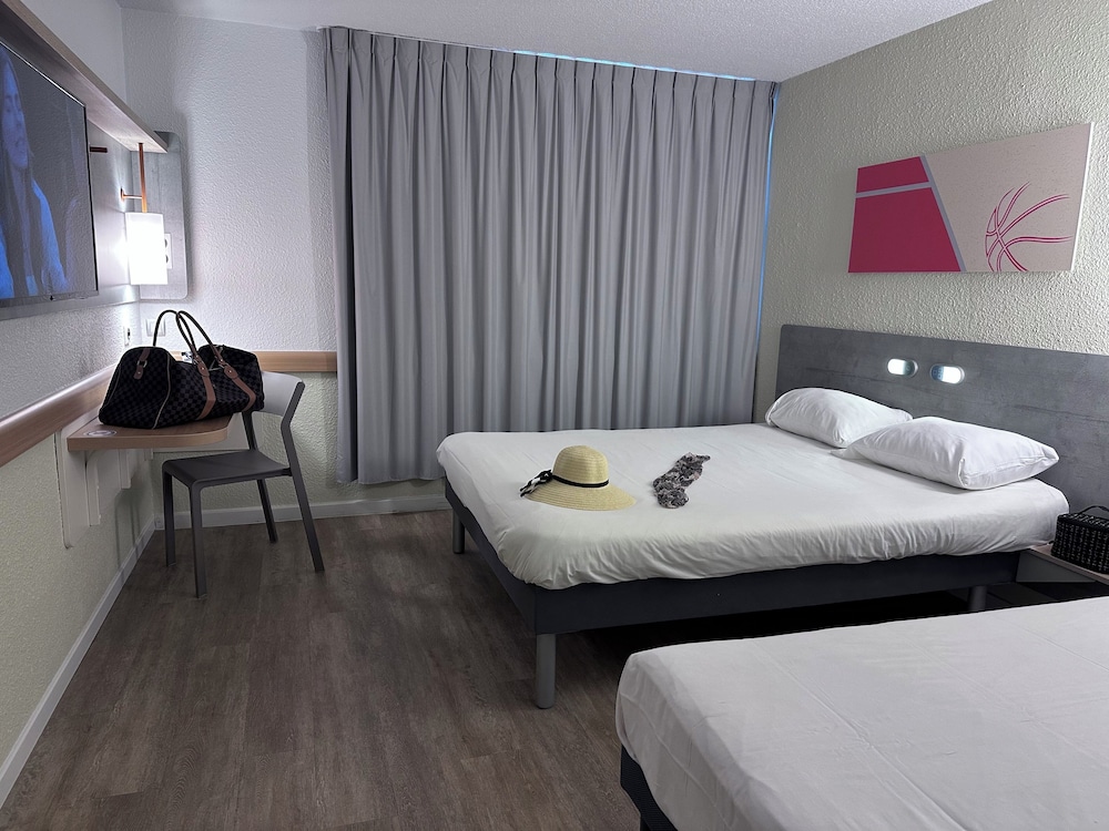 Habitación Familiar del hotel Ibis Budget Fréjus Saint-raphaël Centre Et Plage. Foto 4