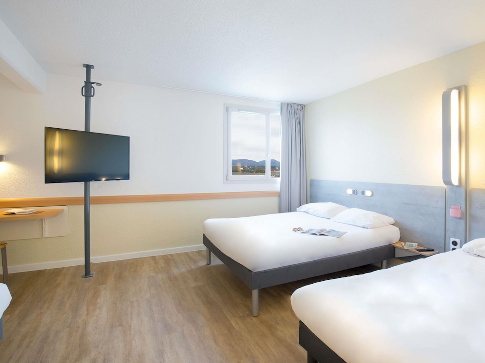 Habitación Familiar del hotel Ibis Budget Fréjus Saint-raphaël Centre Et Plage. Foto 5