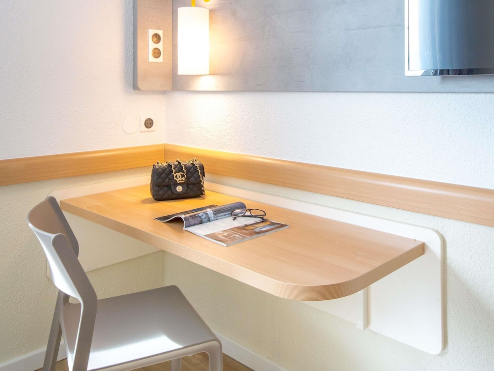 Habitación Familiar del hotel Ibis Budget Fréjus Saint-raphaël Centre Et Plage. Foto 6