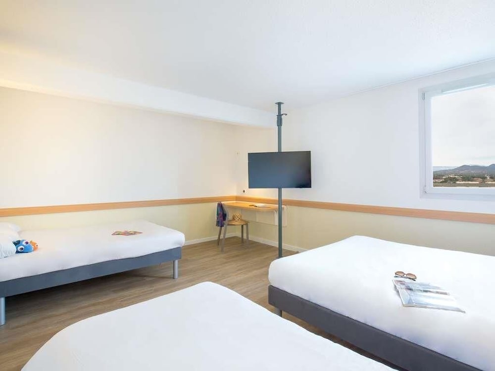 Habitación Familiar del hotel Ibis Budget Fréjus Saint-raphaël Centre Et Plage. Foto 10
