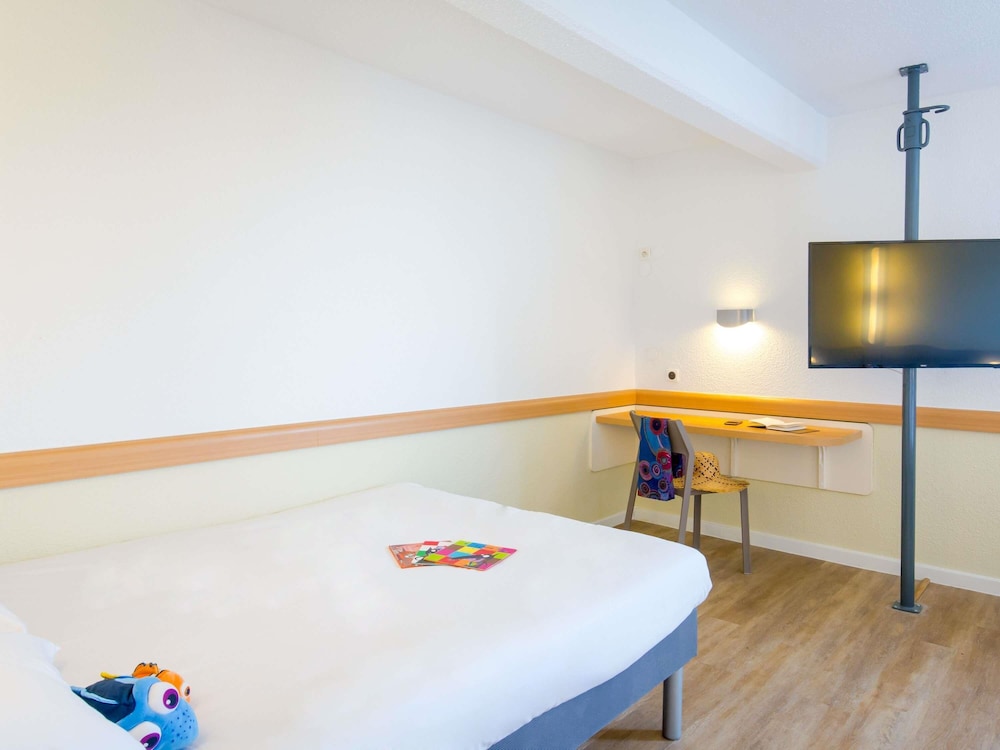 Habitación Familiar del hotel Ibis Budget Fréjus Saint-raphaël Centre Et Plage. Foto 11