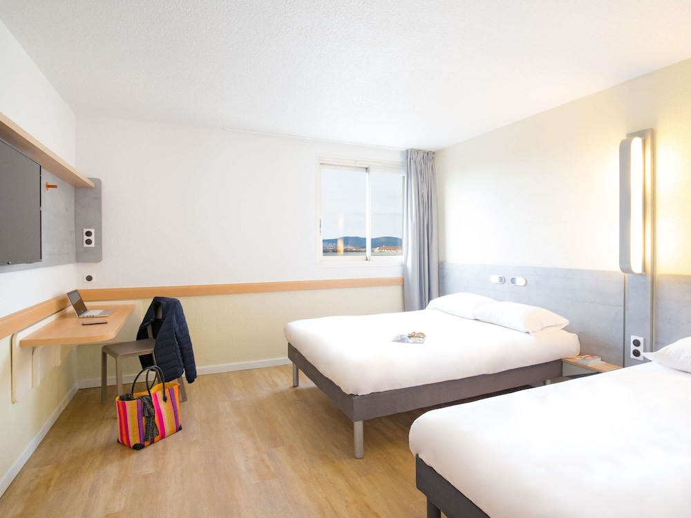 TWIN - Habitación con dos camas individuales del hotel Ibis Budget Fréjus Saint-raphaël Centre Et Plage