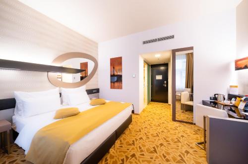 Habitación Doble Deluxe del hotel Grandium Prague. Foto 3