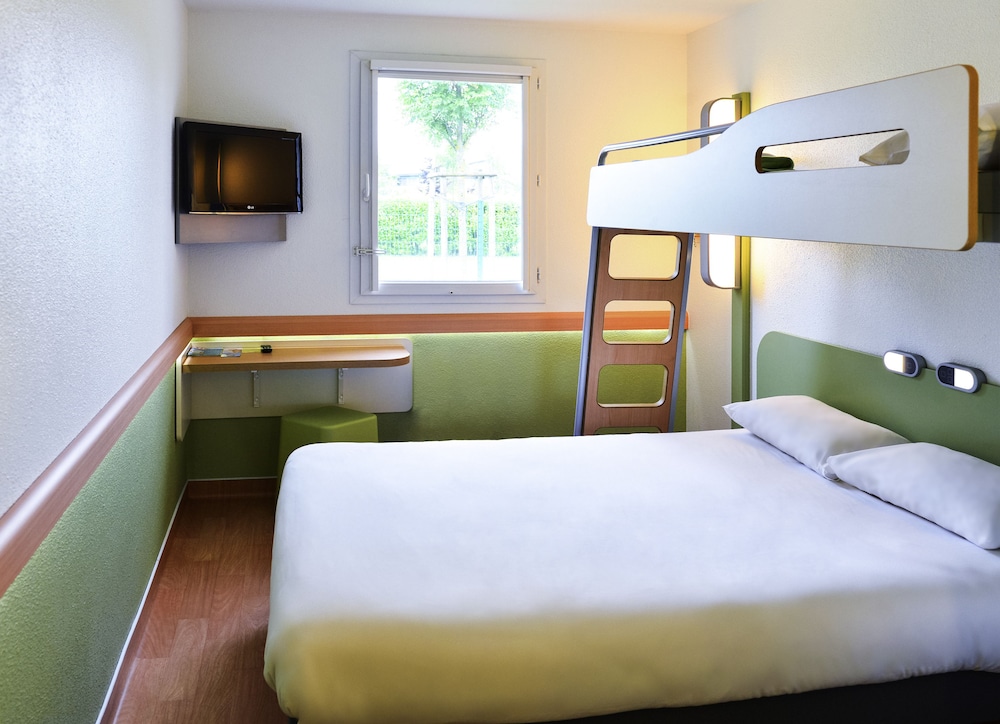 Habitación Triple con cama doble y litera del hotel Ibis Budget Montélimar