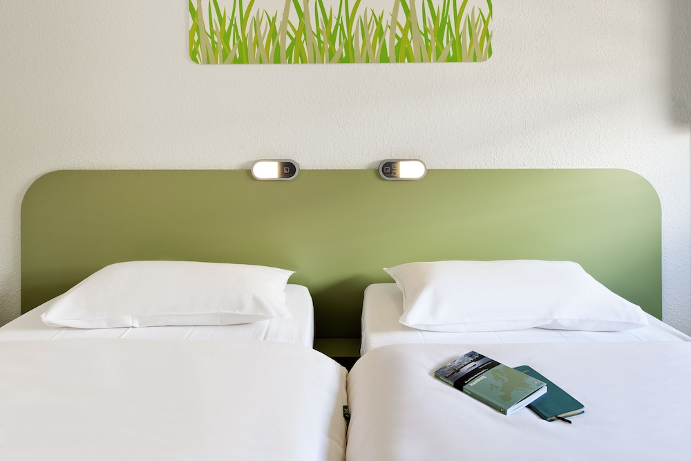 TWIN - Habitación con dos camas individuales del hotel Ibis Budget Montélimar. Foto 1