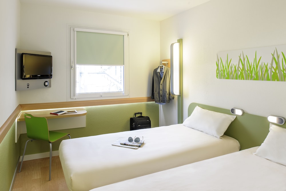TWIN - Habitación con dos camas individuales del hotel Ibis Budget Montélimar. Foto 2