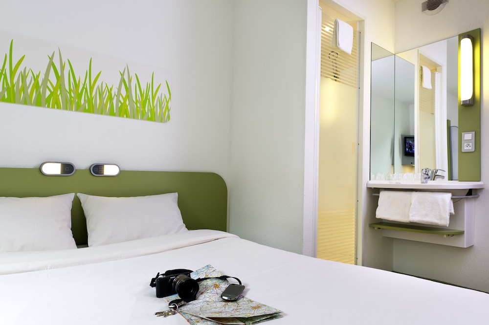 TWIN - Habitación con dos camas individuales del hotel Ibis Budget Montélimar. Foto 3