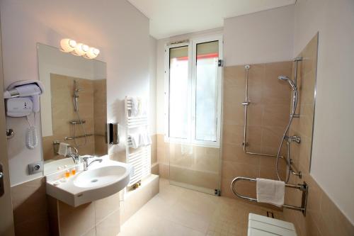 Habitación Doble adaptada para personas con movilidad reducida del hotel Sunny. Foto 1