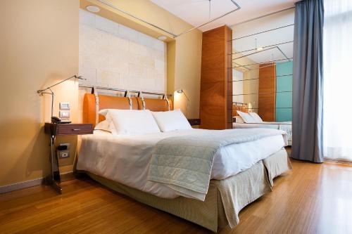 Habitación Triple del hotel Towers Stabiae Sorrento Coast. Foto 2
