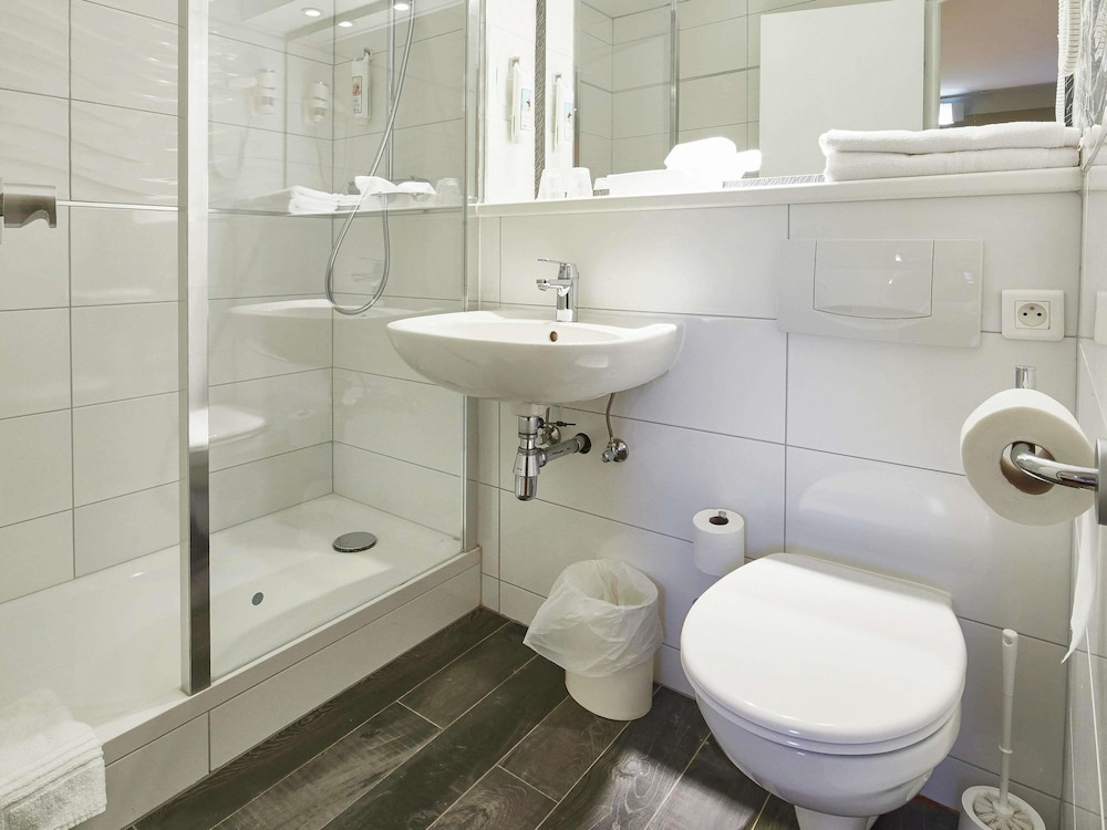 Habitación Estándar con 1 cama doble del hotel Ibis Haguenau Strasbourg Nord. Foto 9