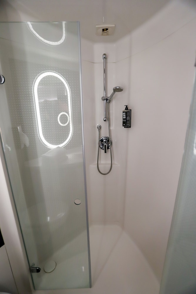 Habitación Estándar con 1 cama doble del hotel Ibis Haguenau Strasbourg Nord. Foto 12