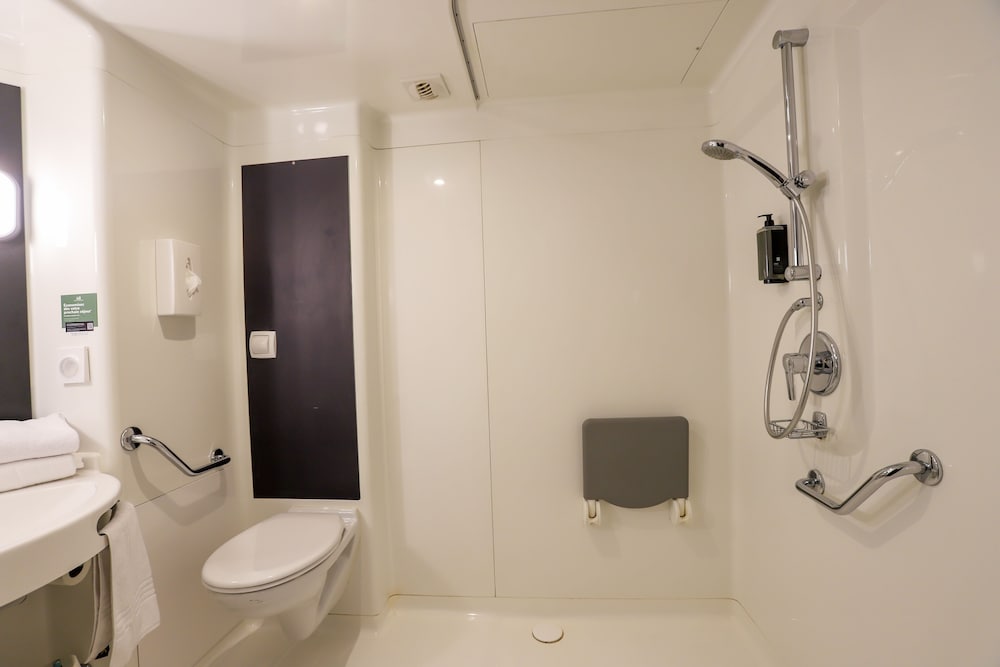 Habitación Estándar con 1 cama doble del hotel Ibis Haguenau Strasbourg Nord. Foto 14