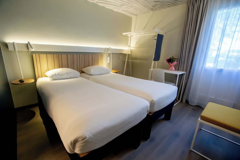 Habitación estándar con 2 camas individuales del hotel Ibis Haguenau Strasbourg Nord. Foto 2