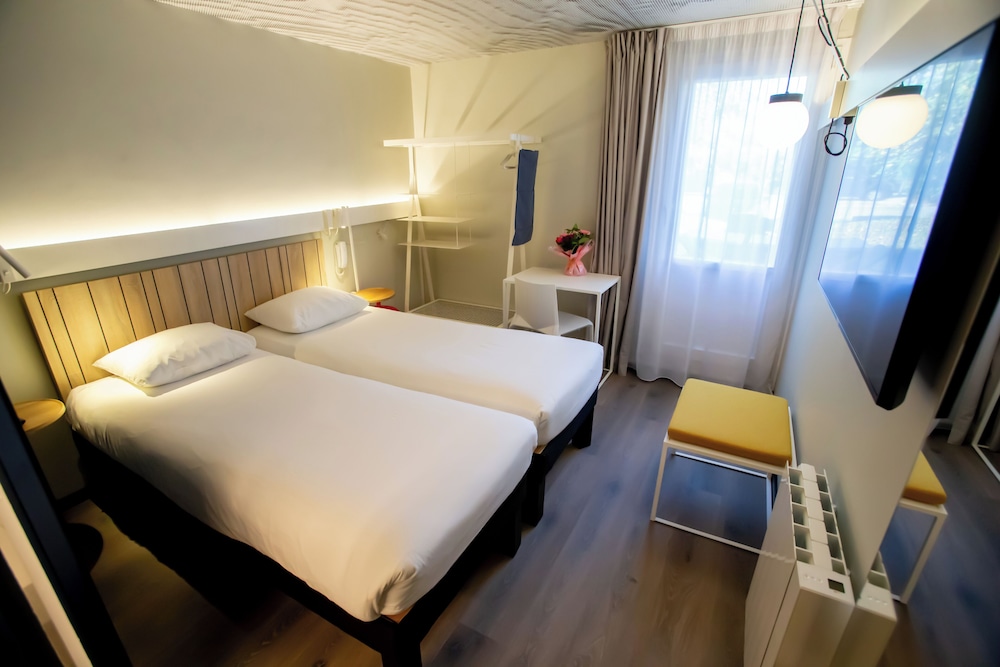 Habitación estándar con 2 camas individuales del hotel Ibis Haguenau Strasbourg Nord. Foto 5