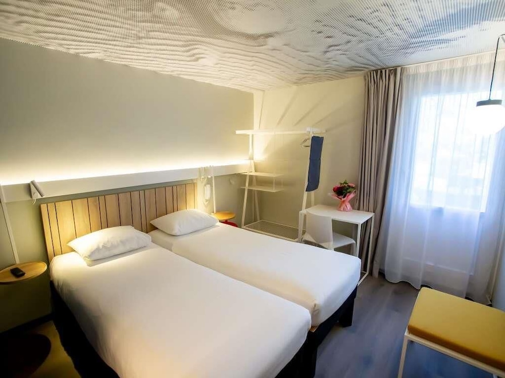 Habitación estándar con 2 camas individuales del hotel Ibis Haguenau Strasbourg Nord. Foto 9