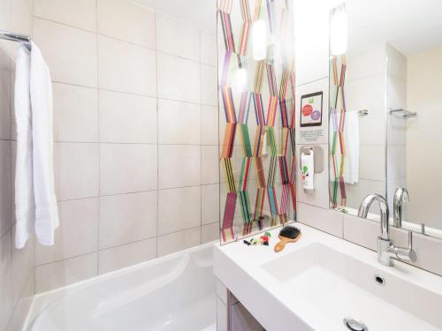 Habitación Doble Estándar del hotel Ibis Styles Cholet. Foto 6