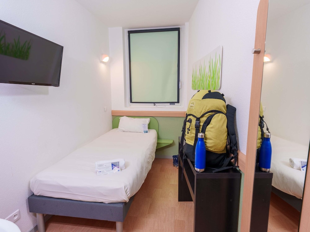 SINGLE - Habitación con una cama individual del hotel Ibis Budget Saint-quentin Centre Gare. Foto 1
