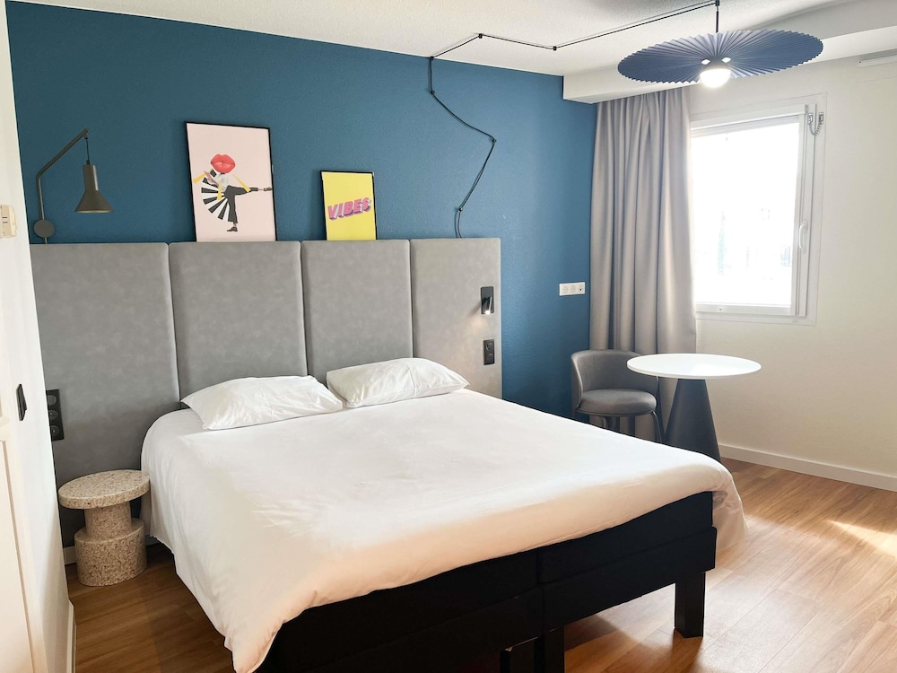 Habitación Standard con una cama doble del hotel Ibis Martigues