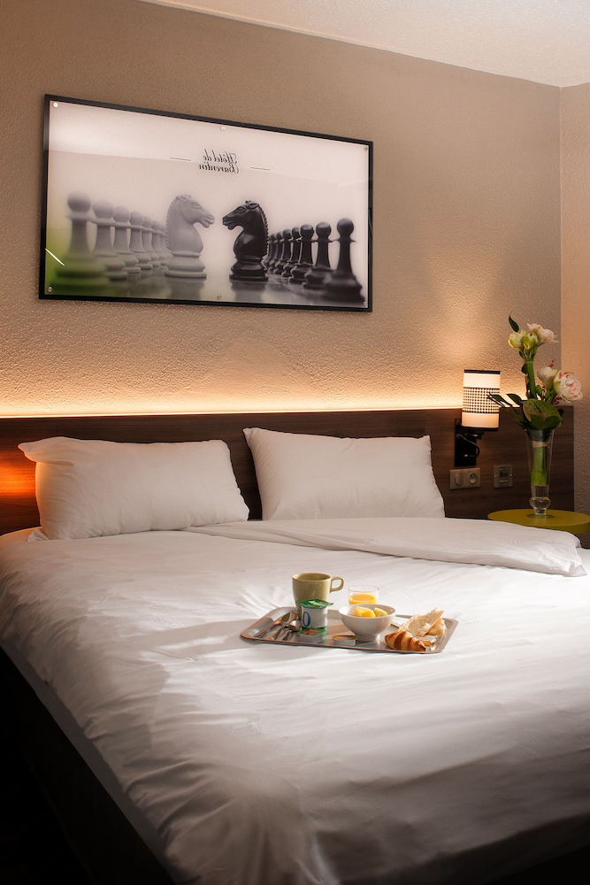 Habitación estándar con dos camas individuales del hotel Ibis Styles Rouen Nord-barentin. Foto 1