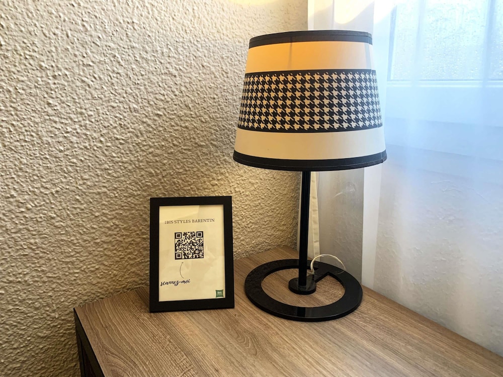 Habitación estándar con dos camas individuales del hotel Ibis Styles Rouen Nord-barentin. Foto 5