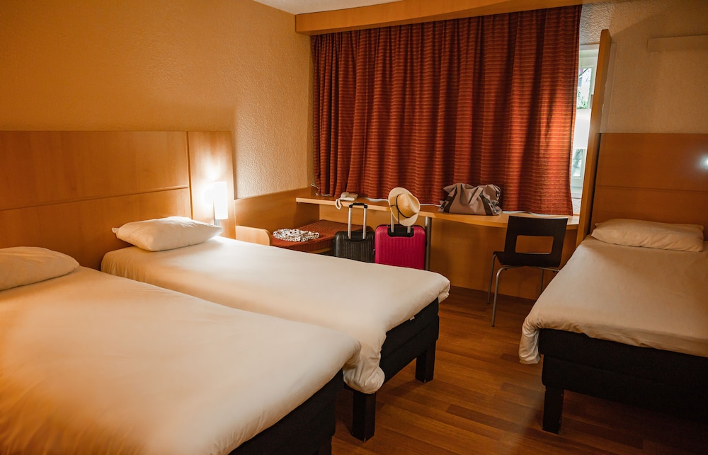 Habitación Estándar con 3 camas individuales del hotel Ibis Belfort Danjoutin. Foto 3