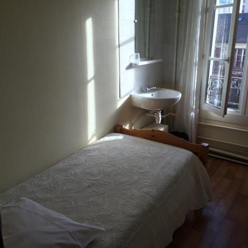 Habitación Individual con baño compartido del hotel Au Royal Mad. Foto 4