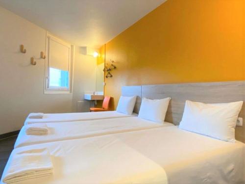 Habitación Break con 2 camas individuales y 1 cama supletoria del hotel Hotelf1 Paris Porte De Châtillon. Foto 7