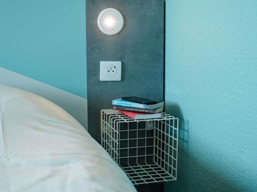 Habitación DOBLE con una cama de gran tamaño del hotel Ibis Budget Sète Centre. Foto 5