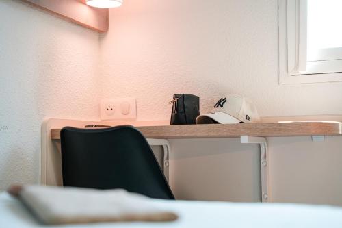 Habitación DOBLE con una cama de gran tamaño del hotel Ibis Budget Sète Centre. Foto 12