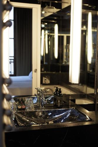 Habitación Doble - 2 camas del hotel Boutique Hôtel De La Place Des Vosges. Foto 2