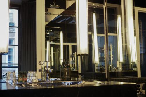 Habitación Doble - 2 camas del hotel Boutique Hôtel De La Place Des Vosges. Foto 3