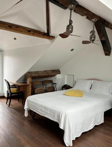 Habitación cuádruple del hotel Boutique Hôtel De La Place Des Vosges. Foto 2