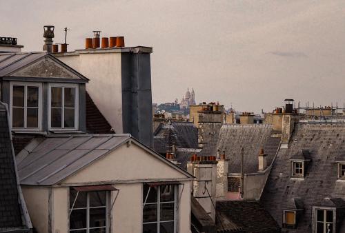Habitación cuádruple del hotel Boutique Hôtel De La Place Des Vosges. Foto 10