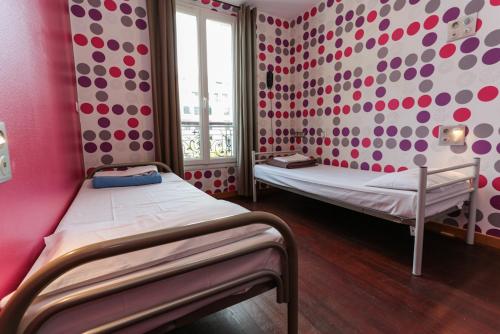 Bed in 2 - bed Female Dormitory Room del hotel Oops! Latin Quarter By Hiphophostels. Foto 2