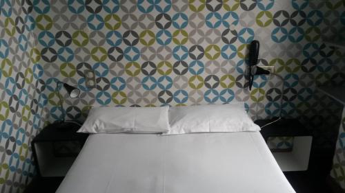 Habitación Doble del hotel Oops! Latin Quarter By Hiphophostels. Foto 3