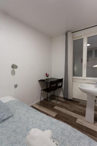 Habitación Doble del hotel De L'europe Belleville. Foto 13