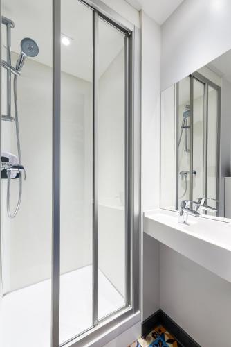Habitación Cabrio con baño privado - Novedad #ontheroad del hotel Hotelf1 Mulhouse Centre Ouest. Foto 6