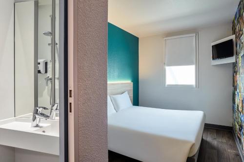 Habitación Cabrio con baño privado - Novedad #ontheroad del hotel Hotelf1 Mulhouse Centre Ouest. Foto 11