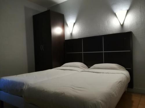 Habitación Doble - 2 camas del hotel Du Globe 18. Foto 5