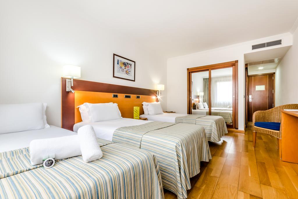 Habitación triple del hotel Sercotel Playa Canteras