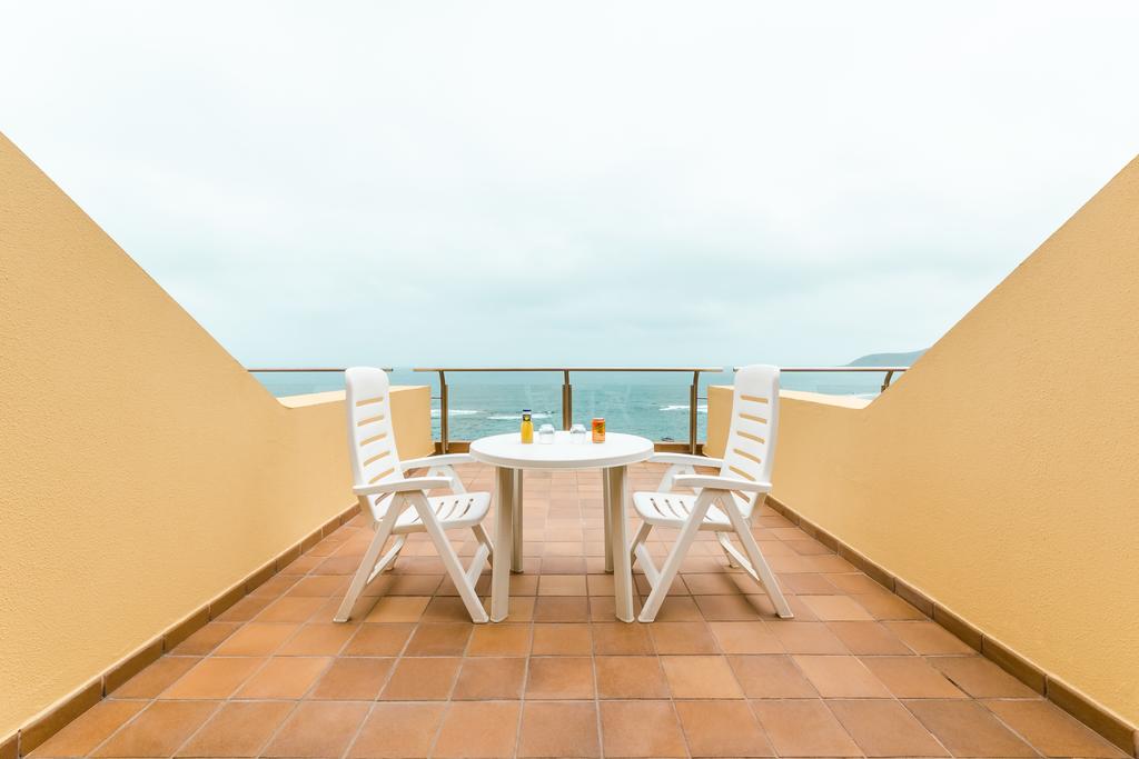 Habitación doble Vista Mar Balcón o Terraza del hotel Sercotel Playa Canteras. Foto 1