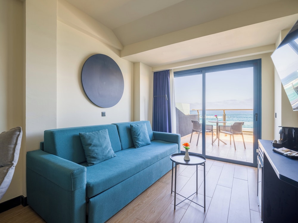 Familiar con vistas al mar del hotel Sercotel Playa Canteras. Foto 1