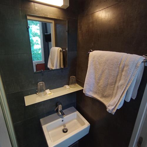 Habitación Doble con baño compartido del hotel Caulaincourt Montmartre By Hiphophostels