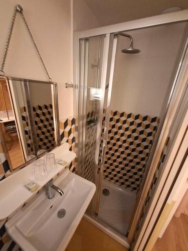 Habitación Doble Deluxe del hotel Caulaincourt Montmartre By Hiphophostels. Foto 3