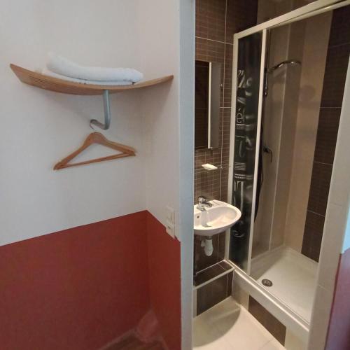 Habitación individual con aseo compartido del hotel Caulaincourt Montmartre By Hiphophostels