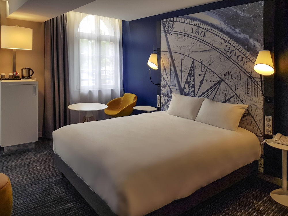 Habitación Classic con una cama doble de 160 x 200 cm del hotel Mercure Beauvais Centre Cathédrale. Foto 1